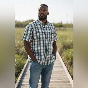 Oakley Men's Short Sleeve Button-Up Shirt Green/Black Plaid Size XL  Logo Pocket